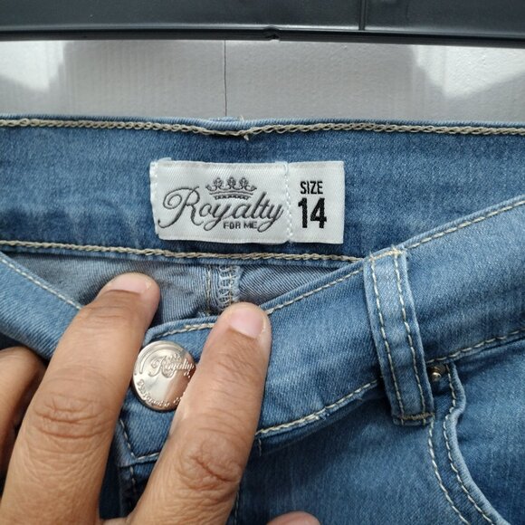 Royalty For Me Embroidered Denim Shorts Women’s Size 14 Blue Stretch Floral Casu - Picture 8 of 10